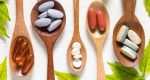 Suplementos multivitaminicos de diferentes tipos